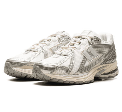 New Balance 1906R Arid Stone Seitenansicht mit N Logo
