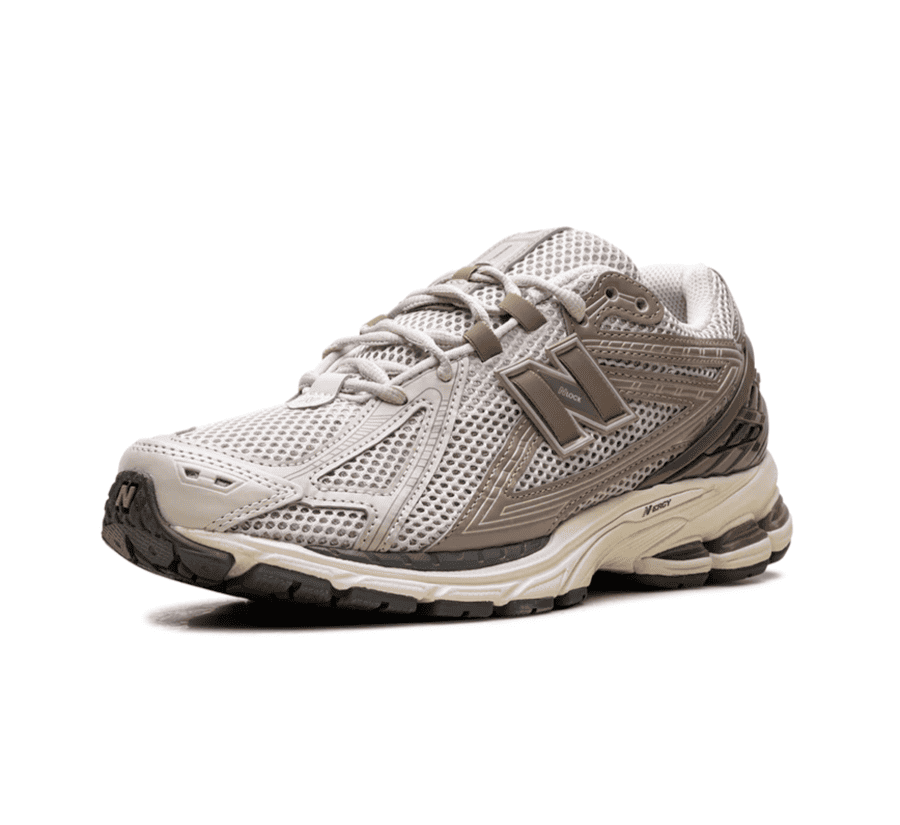 New Balance 1906R Beige Vachetta einzelner Sneaker seitlich