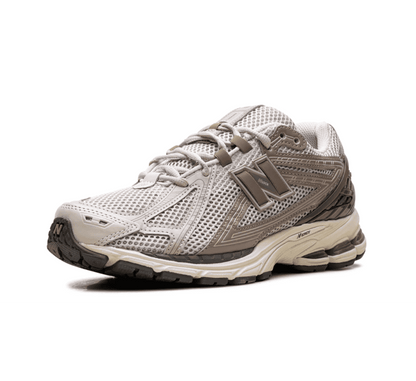 New Balance 1906R Beige Vachetta einzelner Sneaker seitlich