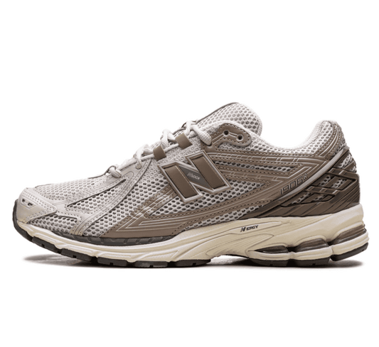 New Balance 1906R Beige Vachetta Sneaker Paar vorne Perspective