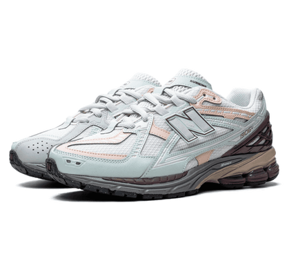 New Balance 1906R Clay Ash Seitenansicht mit N Logo