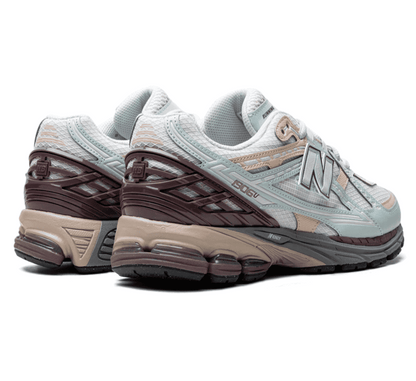 New Balance 1906R Clay Ash Sneaker Paar hinten