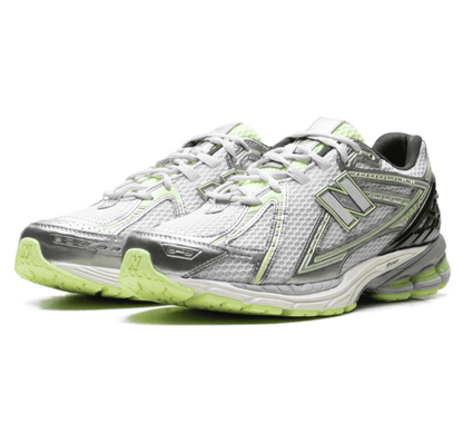 New Balance 1906R Dark Silver Metallic Mint Flash Seitenansicht mit N Logo