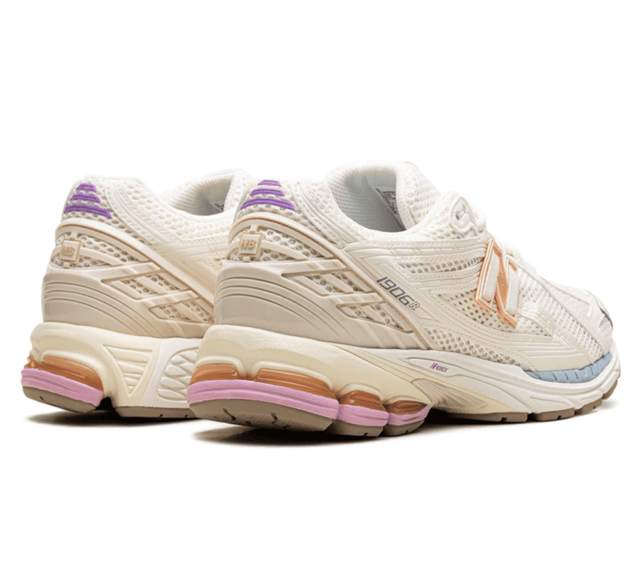 New Balance 1906R Pink Sugar Sneaker Paar hinten