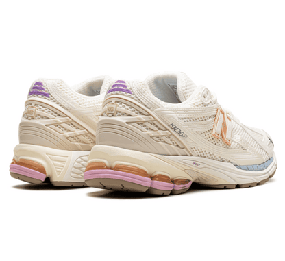 New Balance 1906R Pink Sugar Sneaker Paar hinten