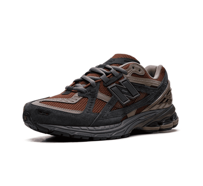 New Balance 1906U Rich Oak Phantom einzelner Sneaker seitlich