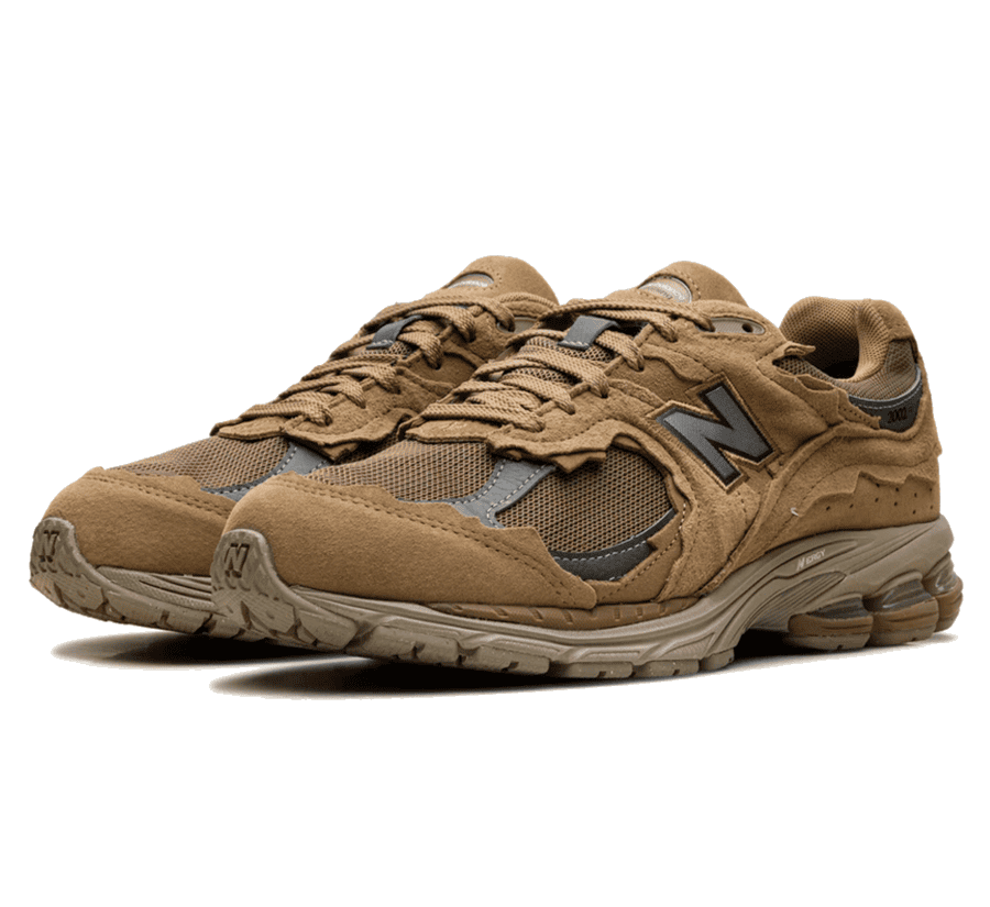 New Balance 2002R x Gore-Tex Protection Pack Stucco Seitenansicht mit NB Logo