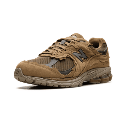 New Balance 2002R x Gore-Tex Protection Pack Stucco einzelner Sneaker seitlich