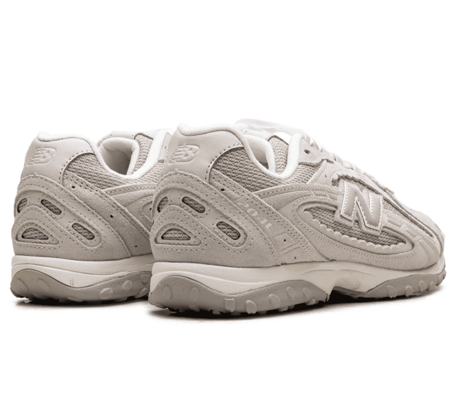 New Balance 204L Sea Salt Paar hinten mit hochwertiger Fersenkonstruktion in Sea Salt