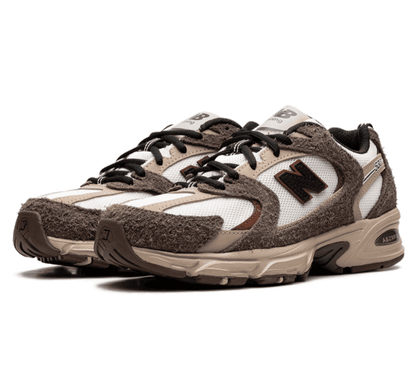 New Balance 530 Brown Tan Seitenansicht mit N Logo