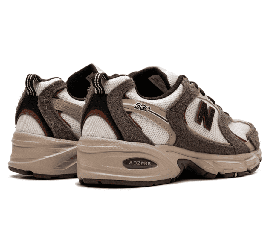 New Balance 530 Brown Tan Sneaker Paar hinten
