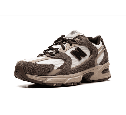 New Balance 530 Brown Tan einzelner Sneaker seitlich