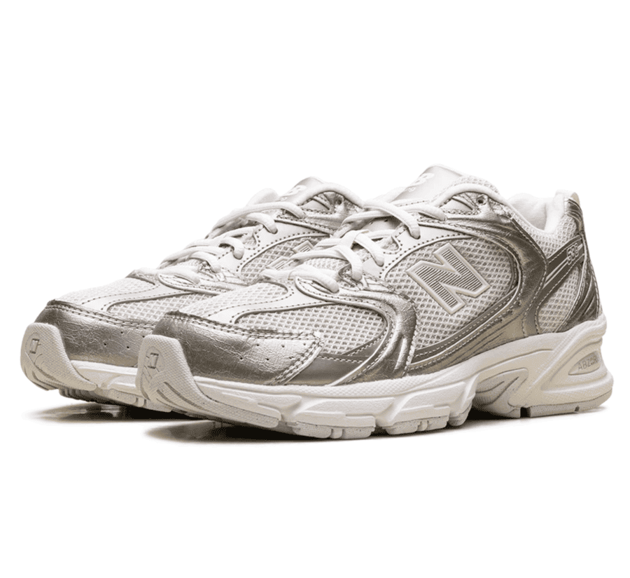 New Balance 530 Gold Metallic Linen Seitenansicht mit NB Logo