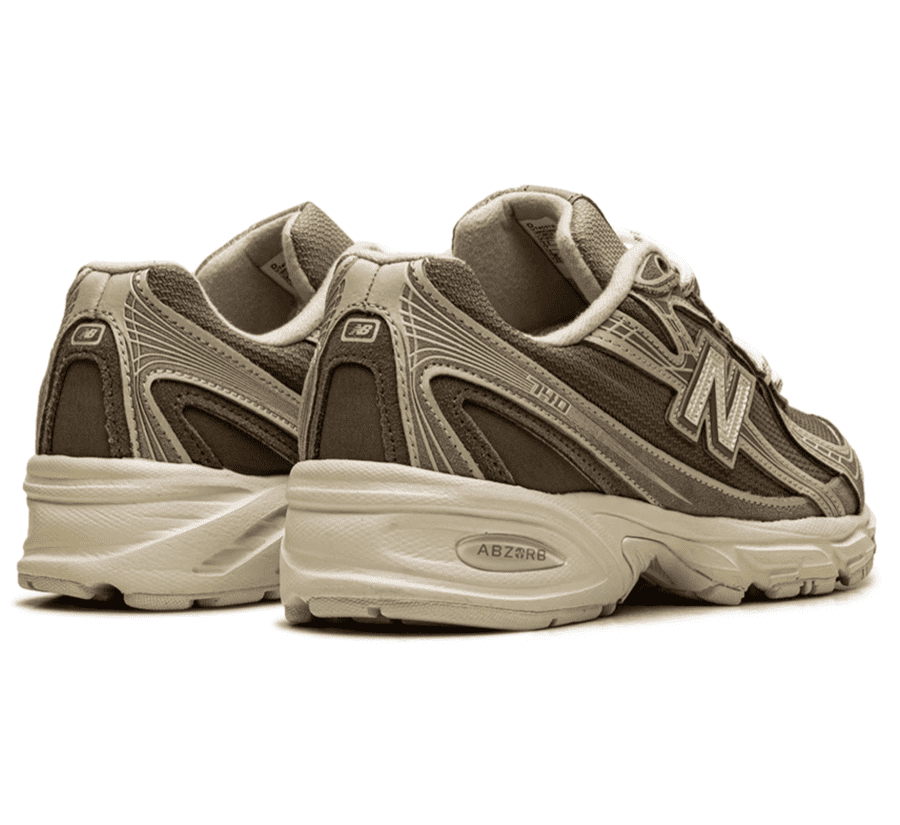New Balance 740 Mushroom Linen U7403TR Sneaker Paar von hinten mit braunen und hellen Details