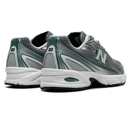 New Balance 740 Silver Metallic New Spruce - grau grüner Sneaker