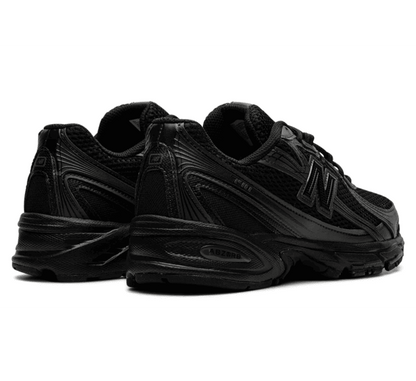 New Balance 740 Triple Black - schwarzer Sneaker