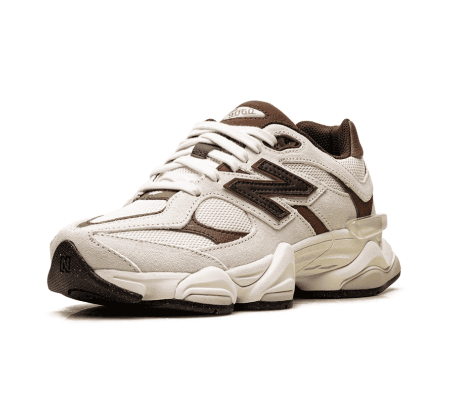 Einzelner New Balance 9060 Breakfast Tea Angora seitlich mit Mesh, Wildleder und wellenförmiger Sohle