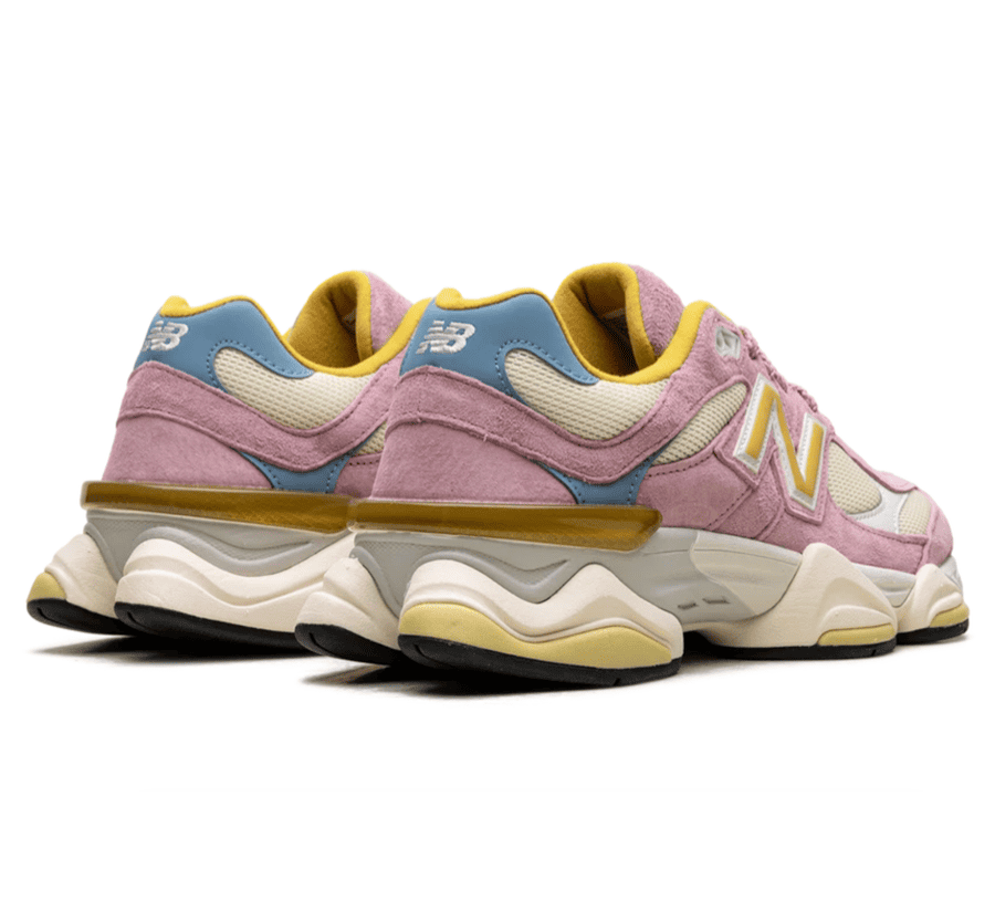 New Balance 9060 Pink Taffy Paar hinten mit gepolsterter Fersenkonstruktion und reflektierenden Details