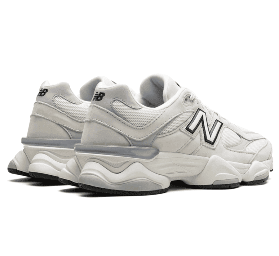New Balance 9060 Sea Salt Raincloud Sneaker Paar von hinten mit hellgrauen Details und voluminöser Mittelsohle
