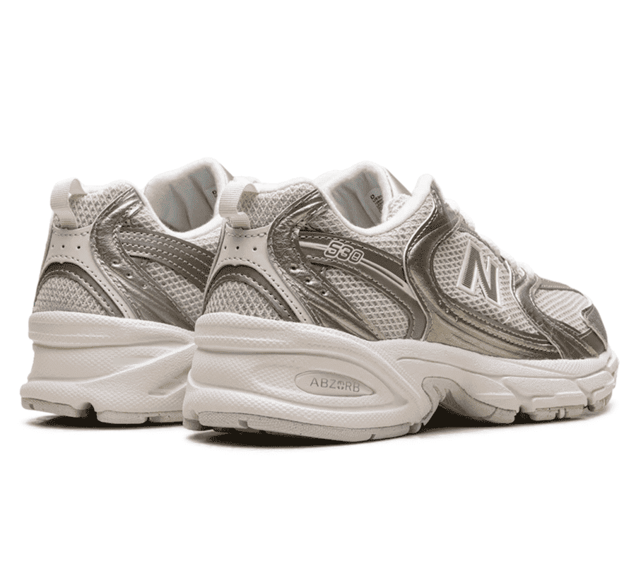 New Balance 530 Gold Metallic Linen Sneaker Paar hinten