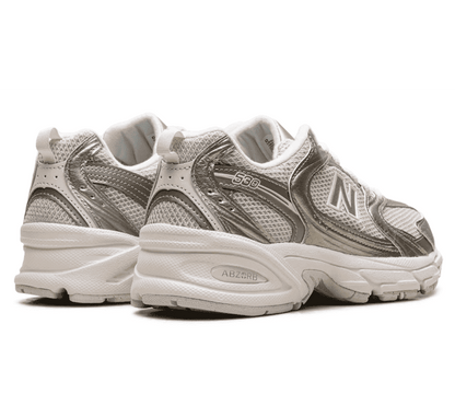 New Balance 530 Gold Metallic Linen Sneaker Paar hinten
