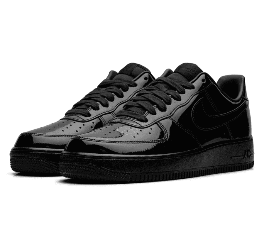 Nike Air Force 1 Low Black Patent Seitenansicht schwarzer Sneaker mit glänzendem Patentleder