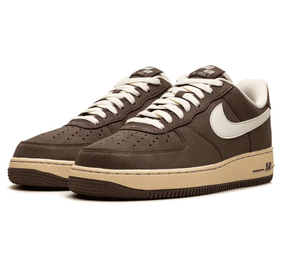 Nike Air Force 1 07 Cacao Wow FZ3592-259 Seitenansicht brauner Sneaker mit Coconut Milk Swoosh