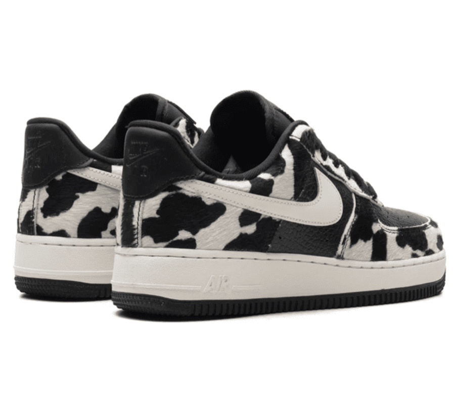 Nike Air Force 1 Low Cow Print Black Damen IO0442-001 Paar hinten mit Animal Print