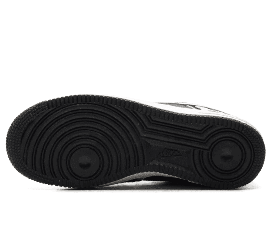 Nike Air Force 1 Low Cow Print Black Damen IO0442-001 Outsole unten mit schwarzer Gummisohle