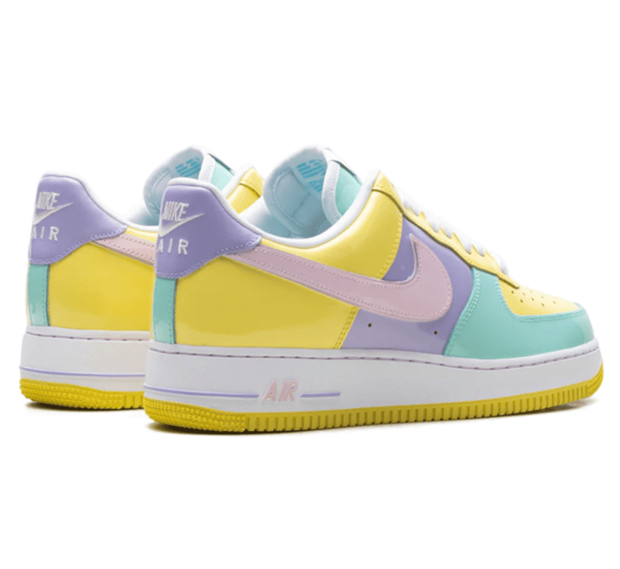 Nike Air Force 1 Low Easter 2026 Sneaker Paar hinten