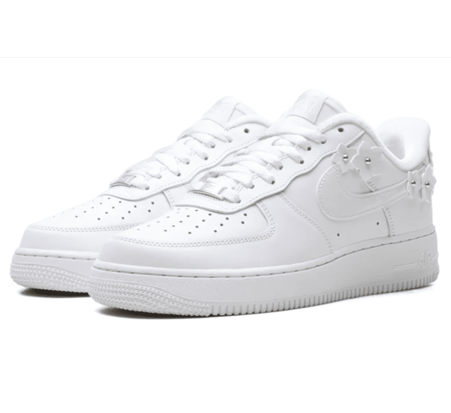 Nike Air Force 1 07 Florette White Wolf Grey Damen IR8637-100 seitliche Ansicht mit floralen Applikationen