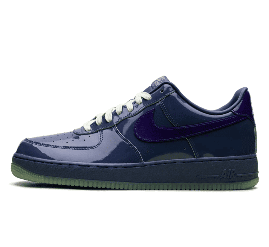 Nike Air Force 1 Low Patent Leather Mystic Navy Grape Ice Paar vorne Perspective