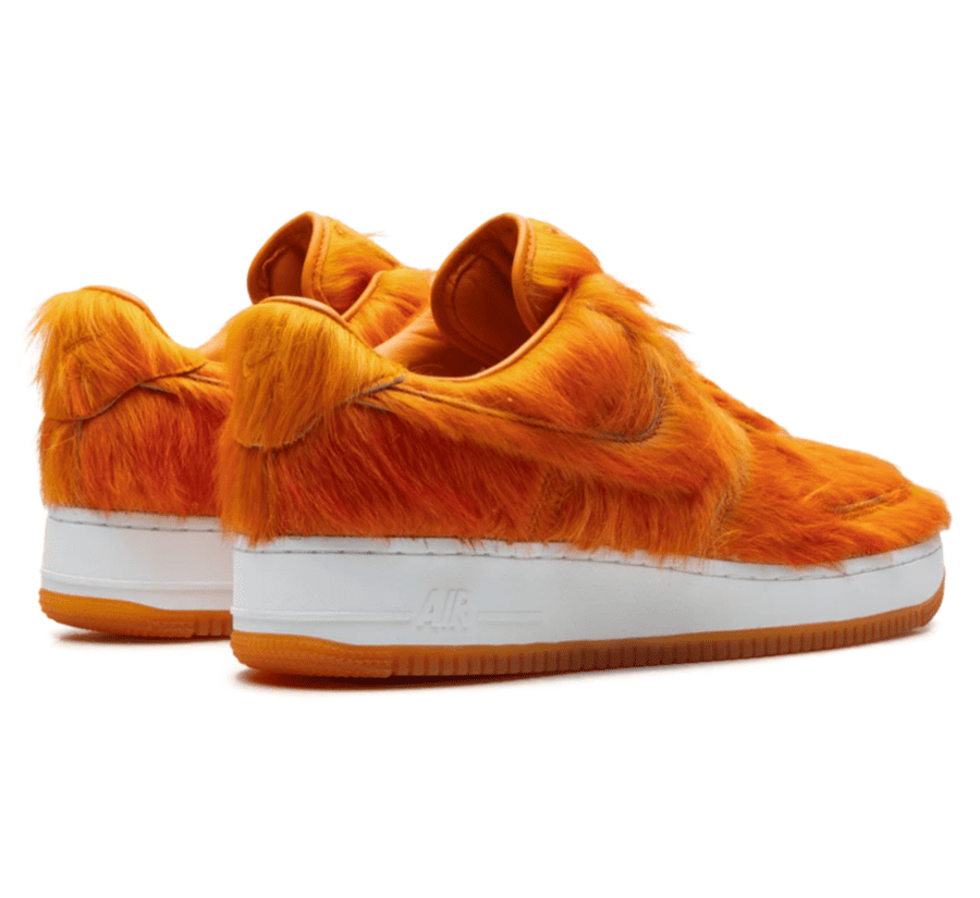 Nike Air Force 1 Low Technicolor Tale Orange Pony Hair Paar hinten