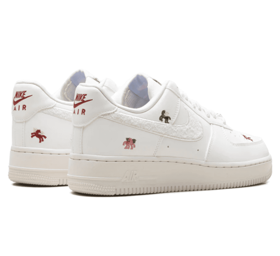 Nike Air Force 1 Low Year of the Horse Paar hinten mit Lunar New Year Details