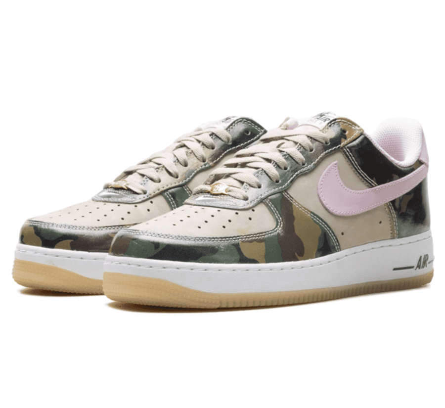 Nike Air Force 1 Low 07 LV8 Patent Camo Pink HQ1967-200 Seitenansicht mit Camo-Patentleder und pinkem Swoosh