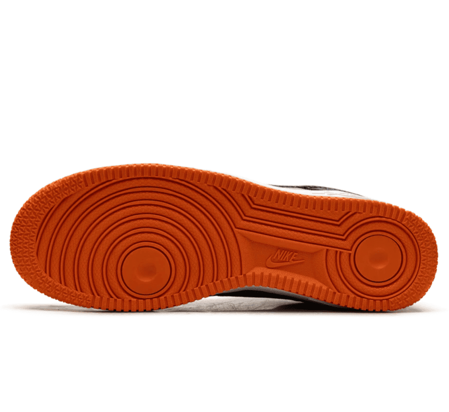 Nike Air Force 1 Low Kobe Bryant Denim Outsole unten mit Safety Orange Gummiaußensohle und Basketball Pivot Profil