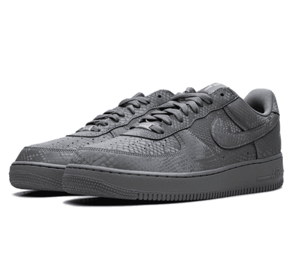 Nike Air Force 1 Low x Kobe Bryant Forever Cool Grey Seitenansicht mit Swoosh
