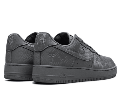 Nike Air Force 1 Low x Kobe Bryant Forever Cool Grey Sneaker Paar hinten
