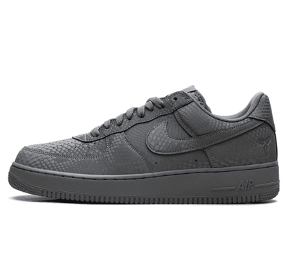 Nike Air Force 1 Low x Kobe Bryant Forever Cool Grey Sneaker Paar vorne Perspective