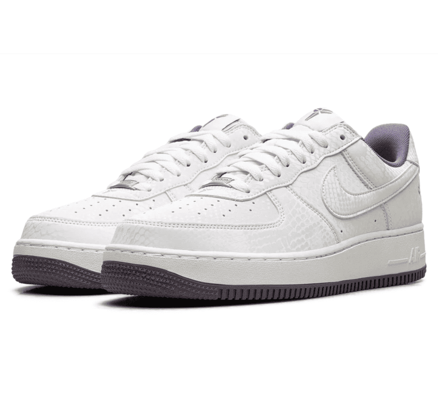 Nike Air Force 1 Low x Kobe Bryant Forever Summit White Daybreak Seitenansicht mit Kobe Sheath Logo und Daybreak-Details