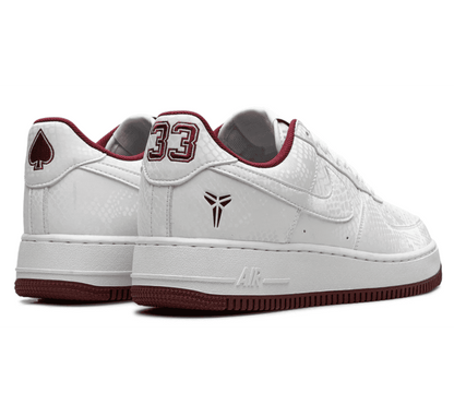 Nike Air Force 1 Low x Kobe Bryant Lower Merion Aces Sneaker Paar hinten