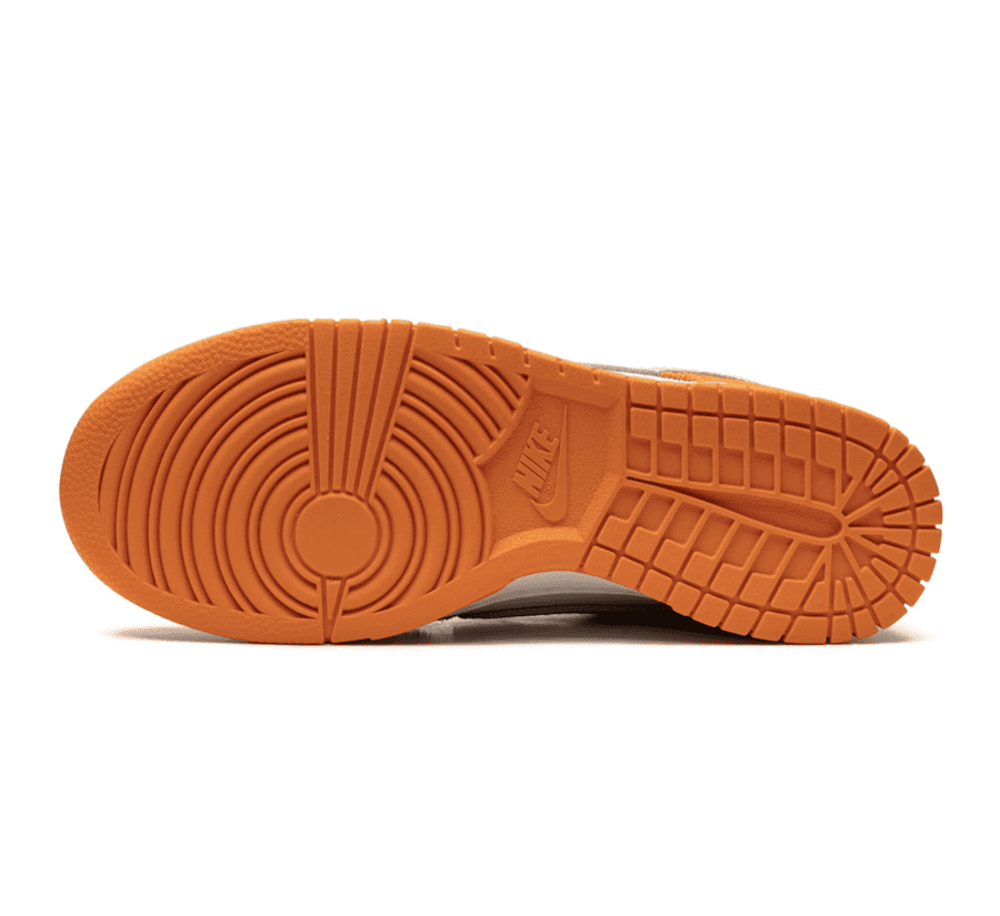 Nike Dunk Low Safari Swoosh Kumquat Sohle Unten