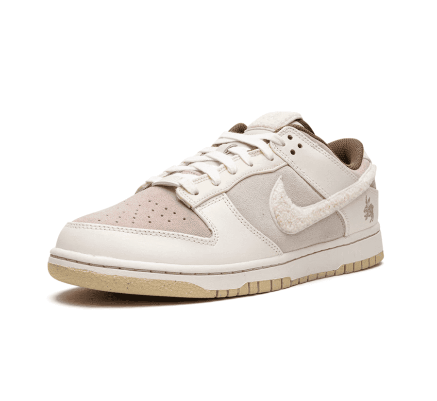 Nike Dunk Low Year Of The Rabbit einzelner Sneaker seitlich