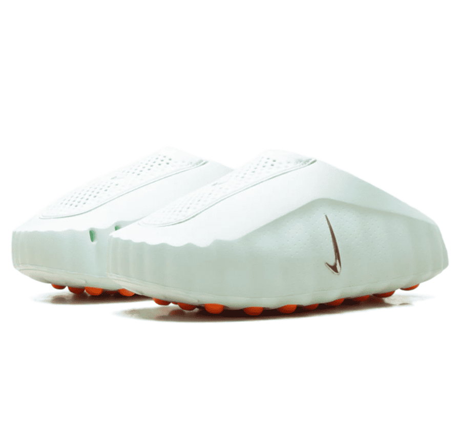 Nike Mind 001 Barely Green Damen Seitenansicht mit perforiertem Upper geformter Foam Konstruktion und Nike Swoosh
