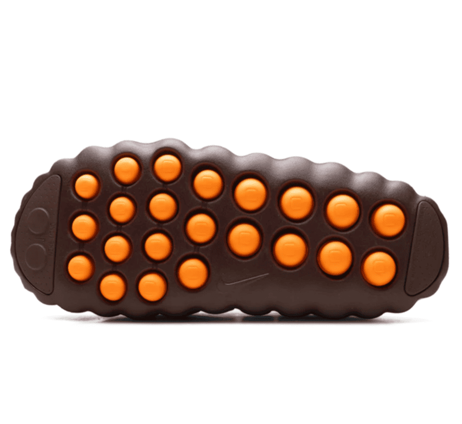 Nike Mind 001 Flyknit Bronze Eclipse Total Orange IR2175-200 Outsole unten mit 22 orangefarbenen Druckpunkten