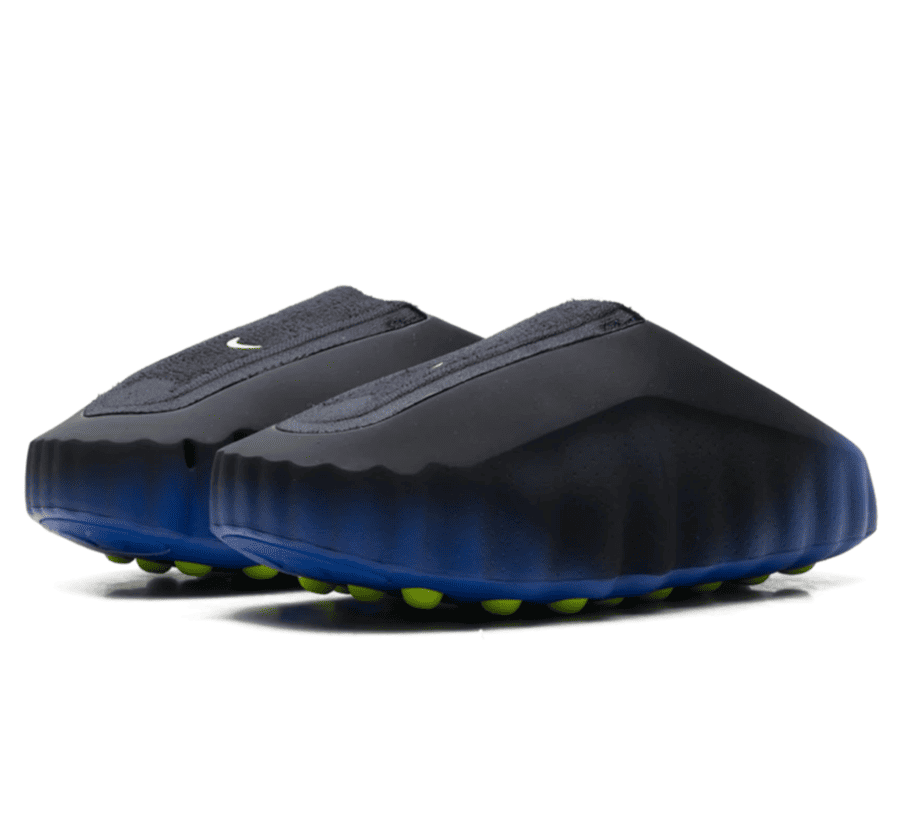 Nike Mind 001 Flyknit Hyper Royal Seitenansicht mit Hyper Royal Flyknit Obermaterial und futuristischer Silhouette
