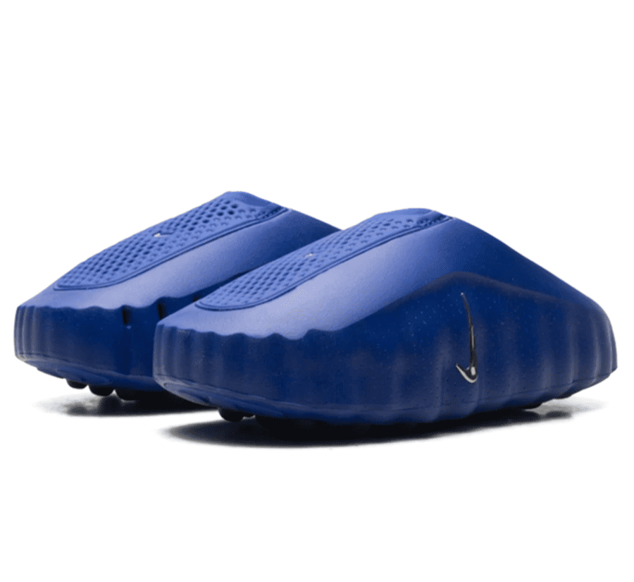Nike Mind 001 Old Royal HQ4309-400 seitliche Ansicht mit blauer Silhouette und Metallic-Silver-Logo
