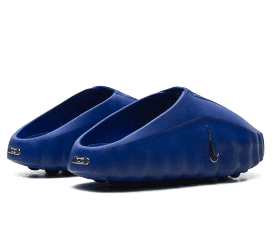 Nike Mind 001 Old Royal Damen Mules Paar von hinten mit dunkelblauen Details