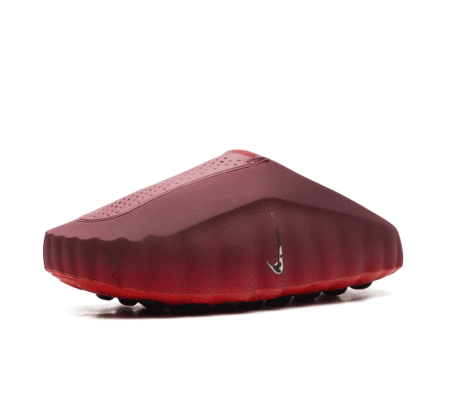 Nike Mind 001 Team Red University Red einzelner Schuh seitlich mit moderner Silhouette