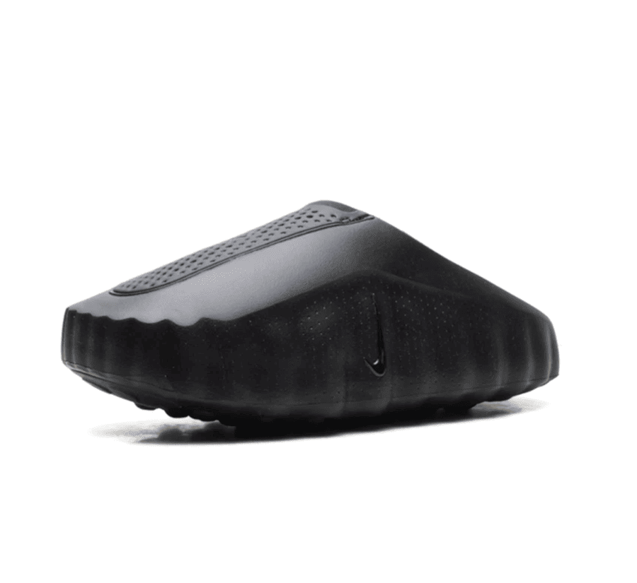 Nike Mind 001 Triple Black HQ4307-005 einzelner Schuh seitlich mit schwarzen Nike Details